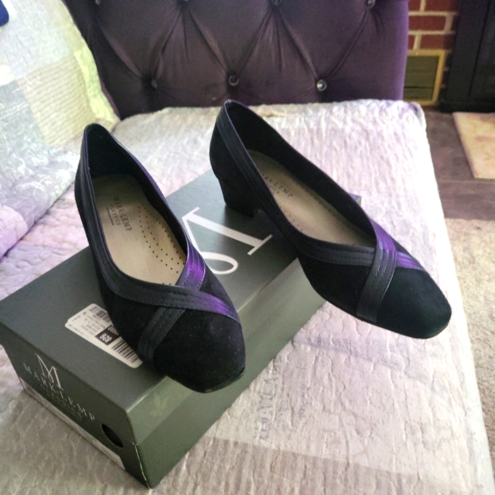 MARK - LEMP CLASSICS BY WALKING CRADLES TRACY NAVY SUEDE  SZ 7.5 N  PUMPS 41561